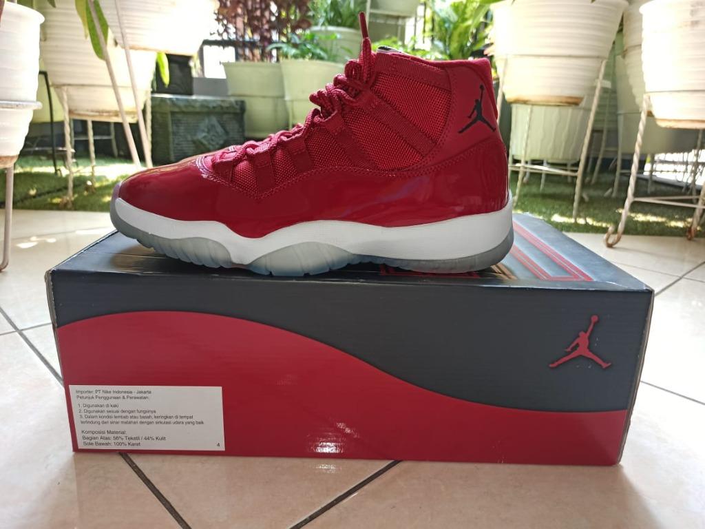 nike jordan 11 red