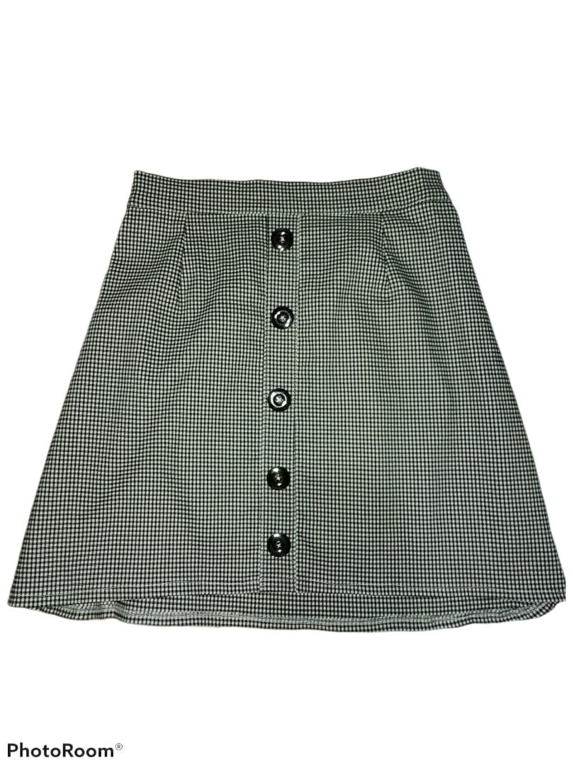 Plaid A-line Korean Skirt (Category: Skirts) located in San Fernando. Submitted by eellies (Listing ID 1084151153, Image 1). Description: - fits xs to semi-medium - waist: 24-30 (garterized at the back) - length: 16 in - with buttons deets.