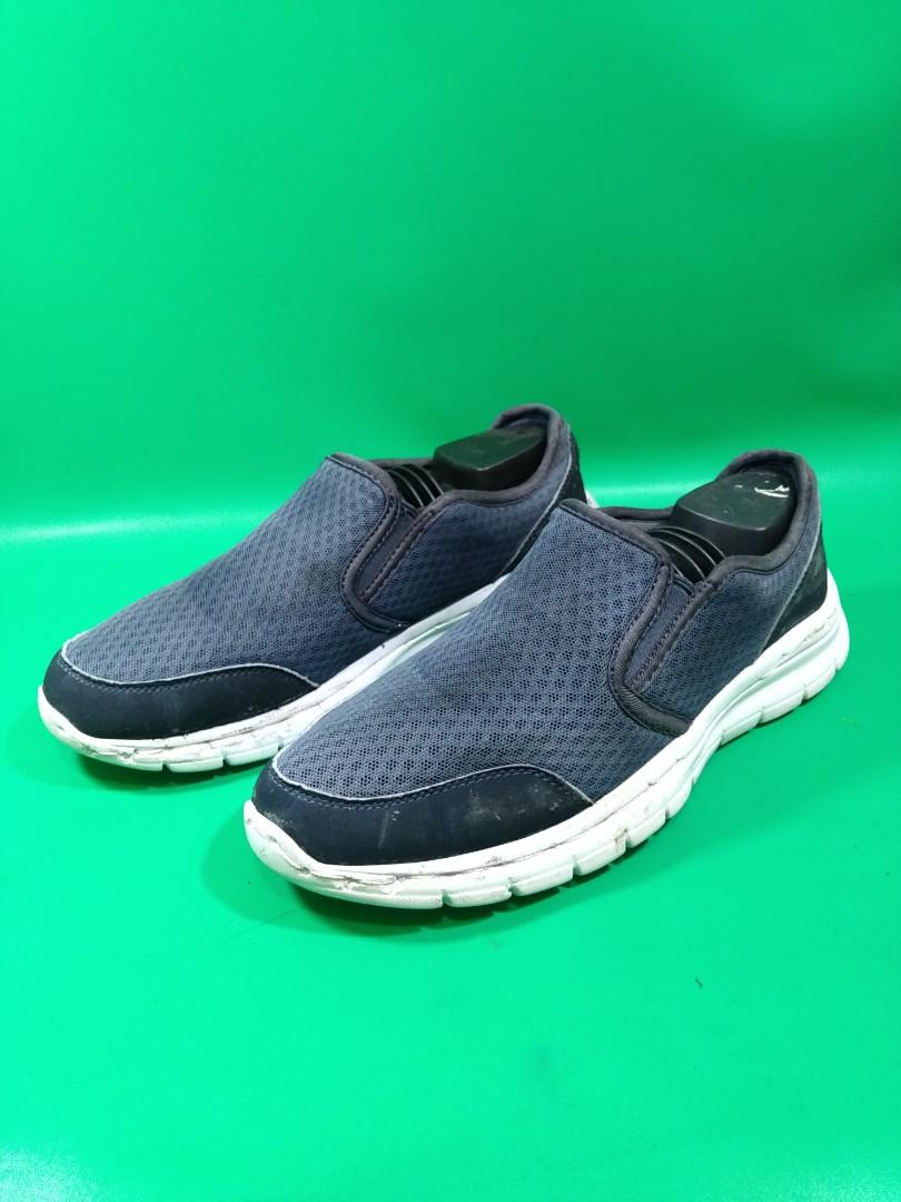 Sepatu champion slip on top