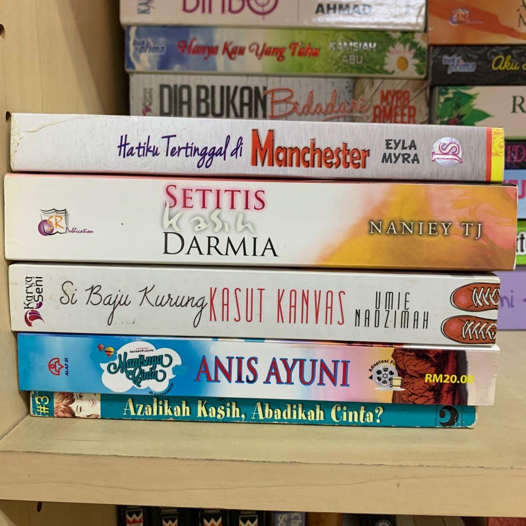 si baju kurung kasut kanvas
