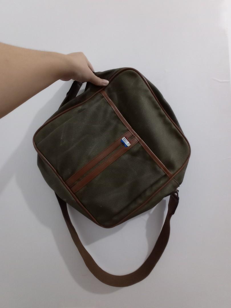 American tourister sling bag (Category: Sling Bags) located in Silang. Submitted by wesells.ph (Listing ID 1084402734, Image 1). Description: .