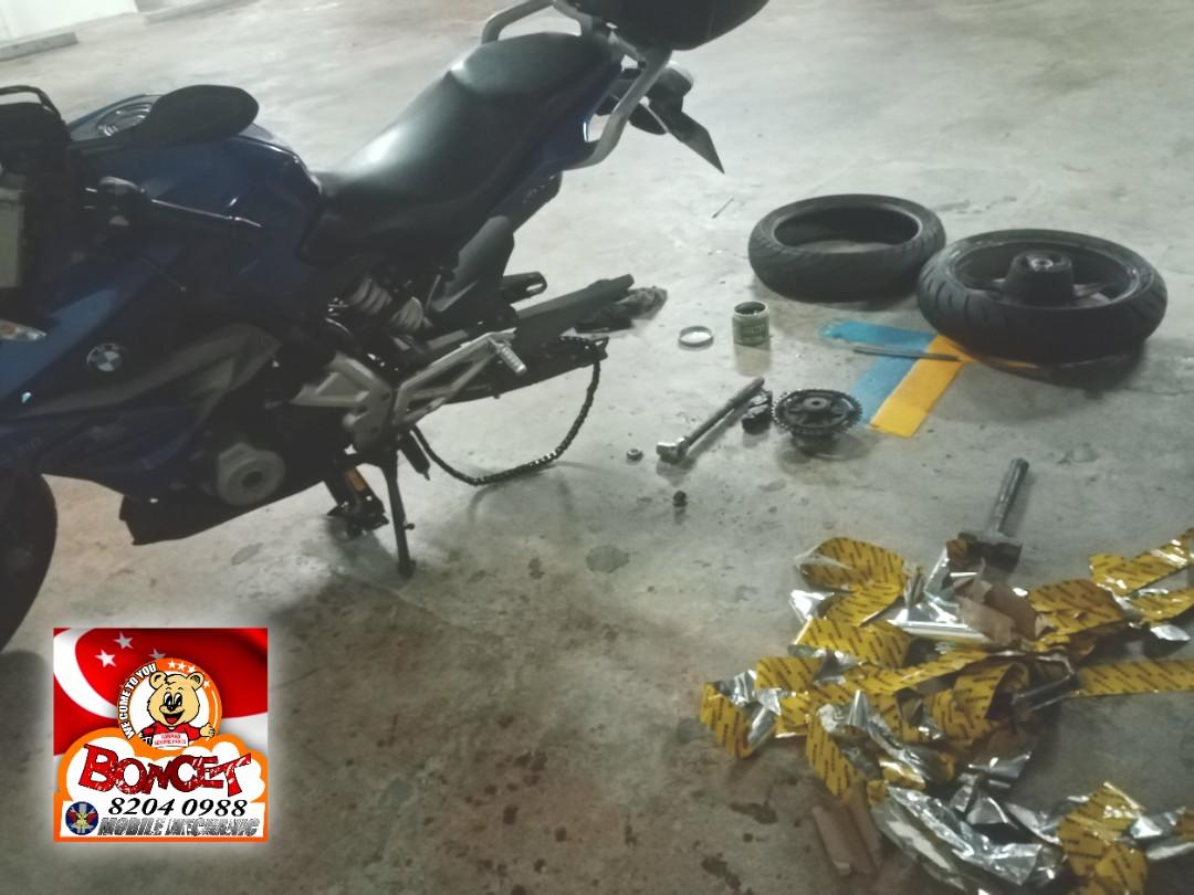 BMW G310r tyre / BMW G310r onsite tyre repair / BMW G310r 150/60 17 ...