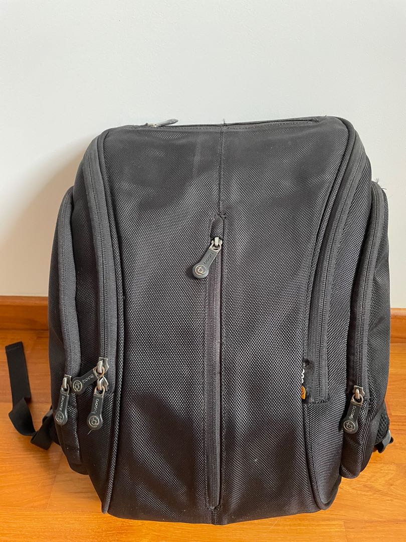 Booq Boa Squeeze Backpack Men s Fashion Bags Backpacks on Carousell