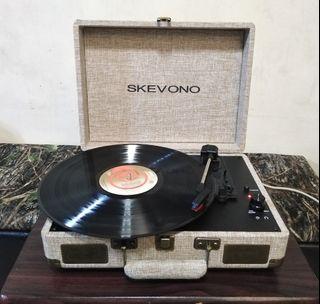 Brand New Skevono Portable Briefcase Suitcase Turntable Vinyl Plaka Record Player with Bluetooth, MP3 Recording and Built In Stereo Speakers