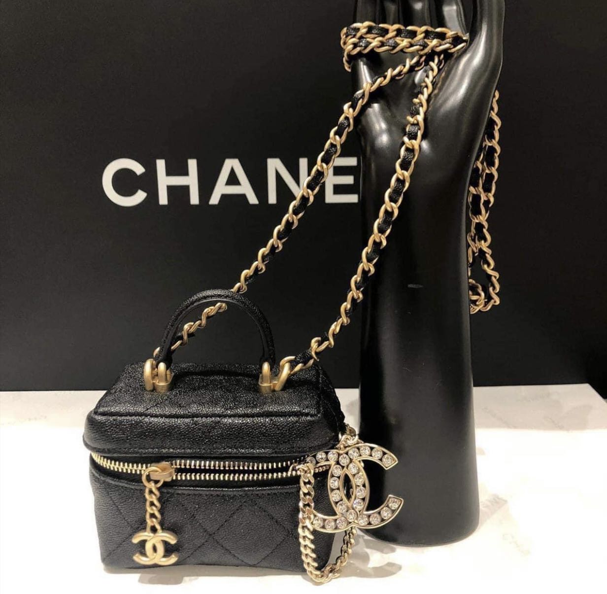 Chanel small Vanity With chain, mini top Handle Caviar bag, Super