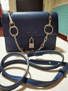 (Category: ) located in . Submitted by lovetoshopp (Listing ID 1084362151, Image 1). Description: .