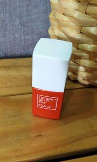 Lip tin