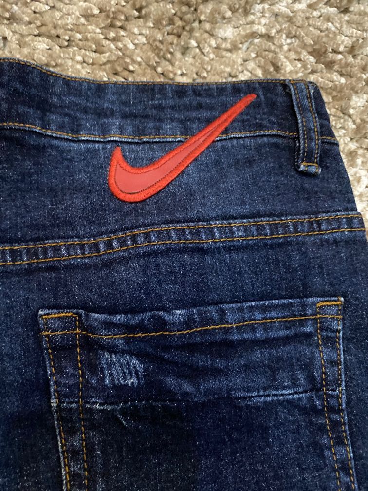 Nike jeans, Fesyen Pria, Pakaian , Bawahan di Carousell