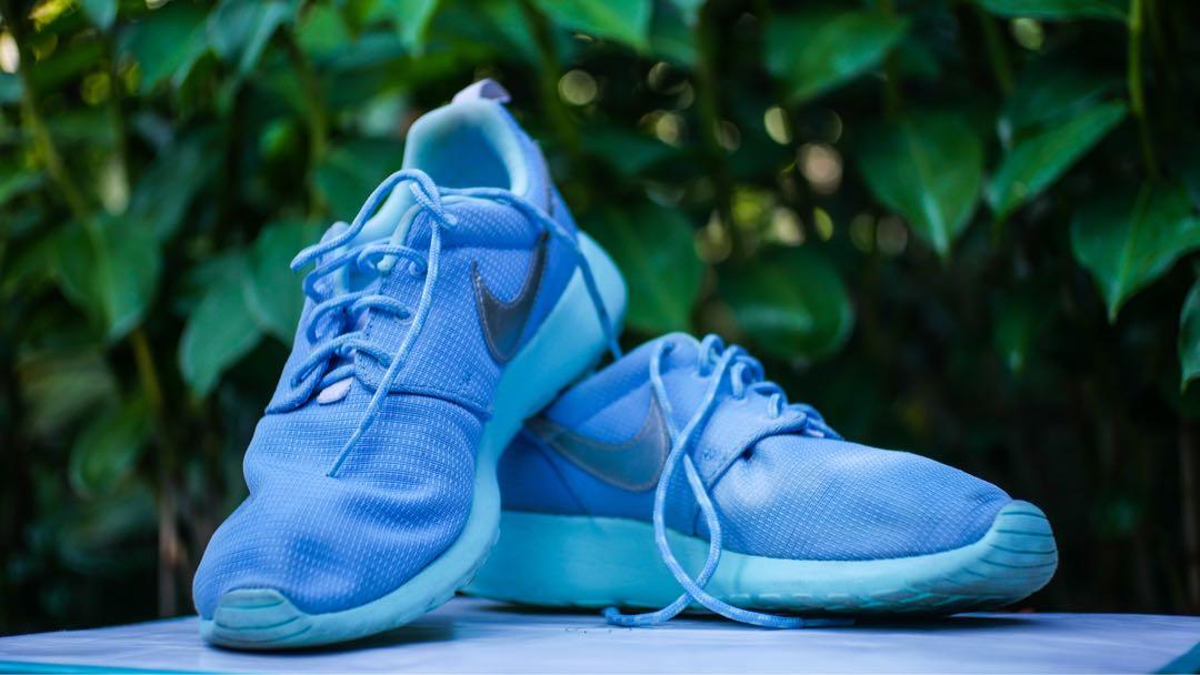 Original w/box Nike Roshe One 6Y (GS) (Category: Activewear) located in Quezon City. Submitted by chicolove (Listing ID 1084297964, Image 1). Description: Size : 6Y ( Girls Size) Barely used. Decluttering used but not abused items. Shipping fee on top Booking arrangement via Lalamove or Grab c/o Buyer 📌 Shipping from Novaliches, Quezon City near SnR Commonwealth .