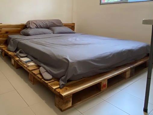 Rustic Diy Wooden Pallet Bed Furniture, How To Make A Bed Frame From Wooden Pallets