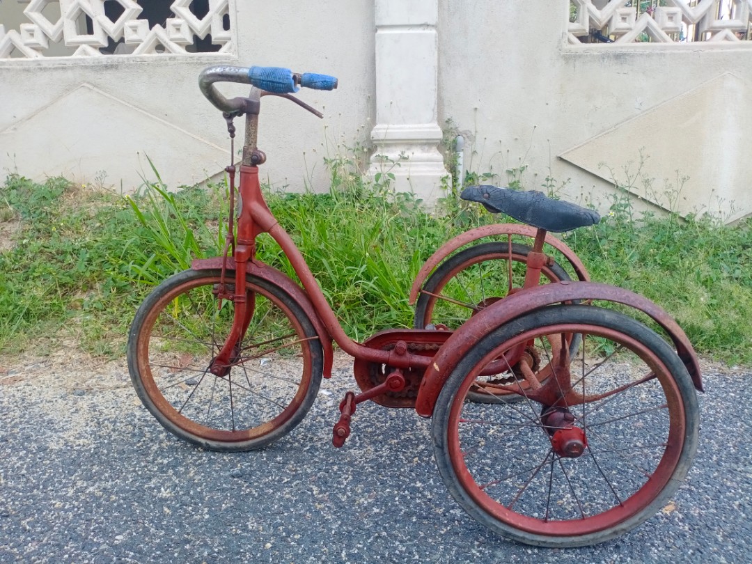 Triang tricycle 20s solid tire made in England Furniture Home
