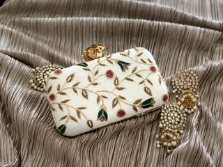 (Category: ) located in . Submitted by prettytrinkets27 (Listing ID 1071780793, Image 1). Description: .