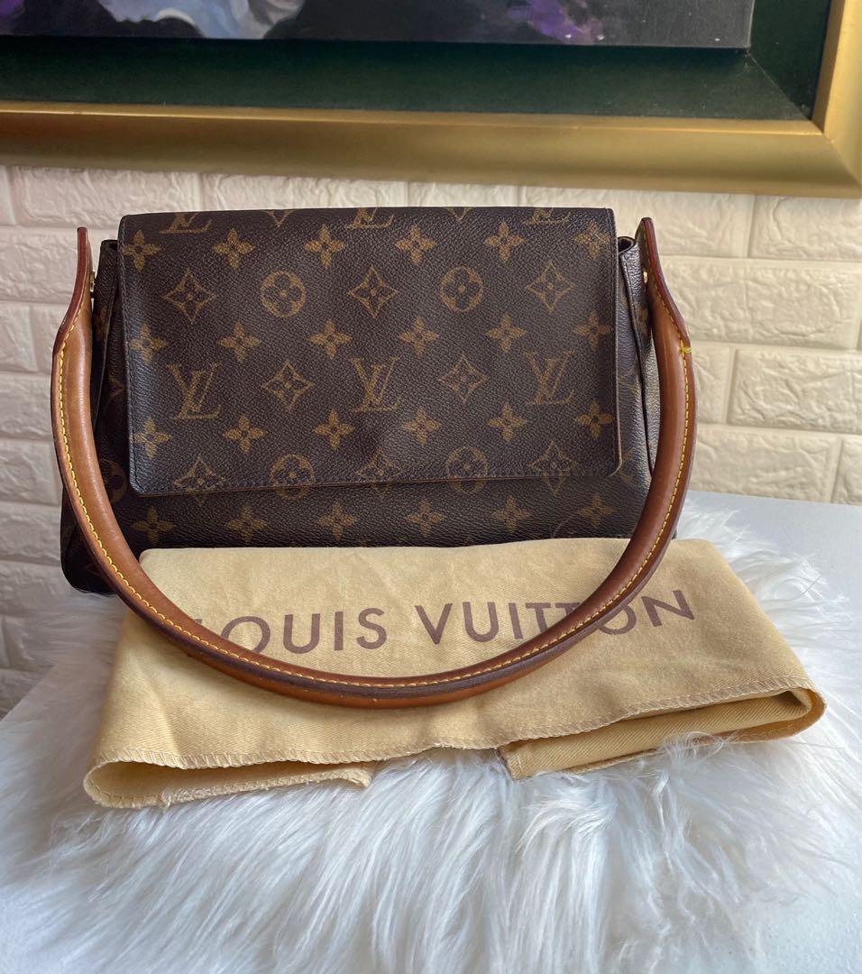 Louis Vuitton Classic Monogram Canvas Looping PM Bag. Very Good, Lot  #58292