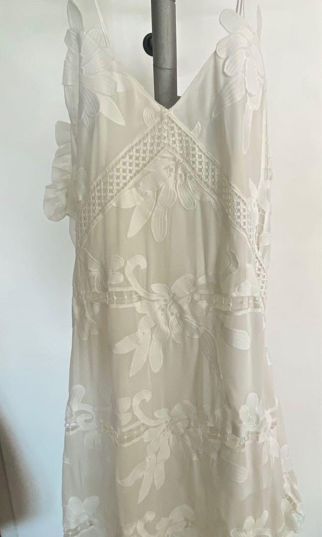 Authentic Self-Portrait white floral chiffon midi dress, Women's Fashion,  Dresses & Sets, Dresses on Carousell