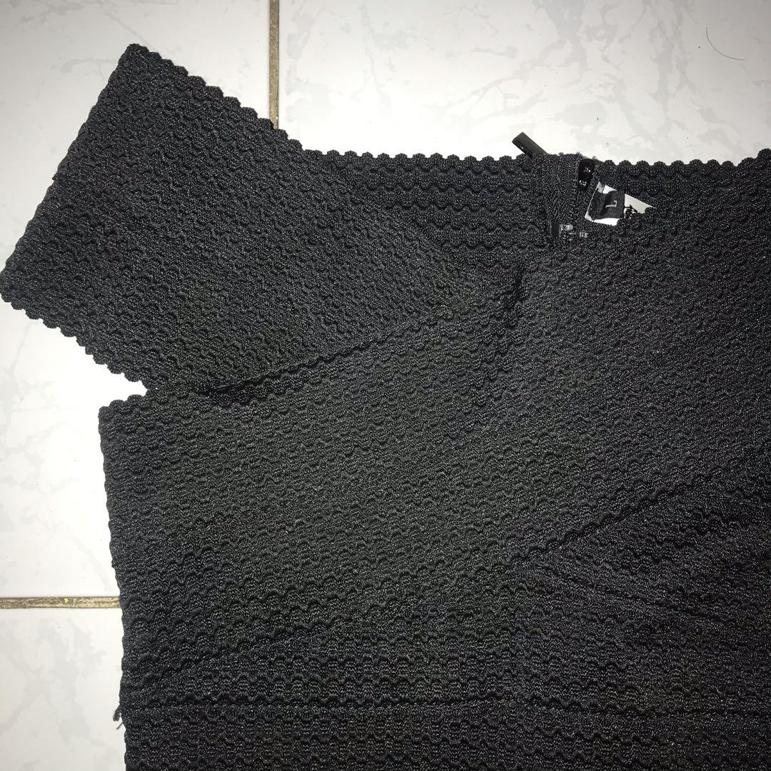 Bandage Off The Shoulder Crop Top (Category: Others Tops) located in Mandaluyong City. Submitted by lostintheclouds (Listing ID 1084574500, Image 2). Description: •Used Once • Fits small - medium.