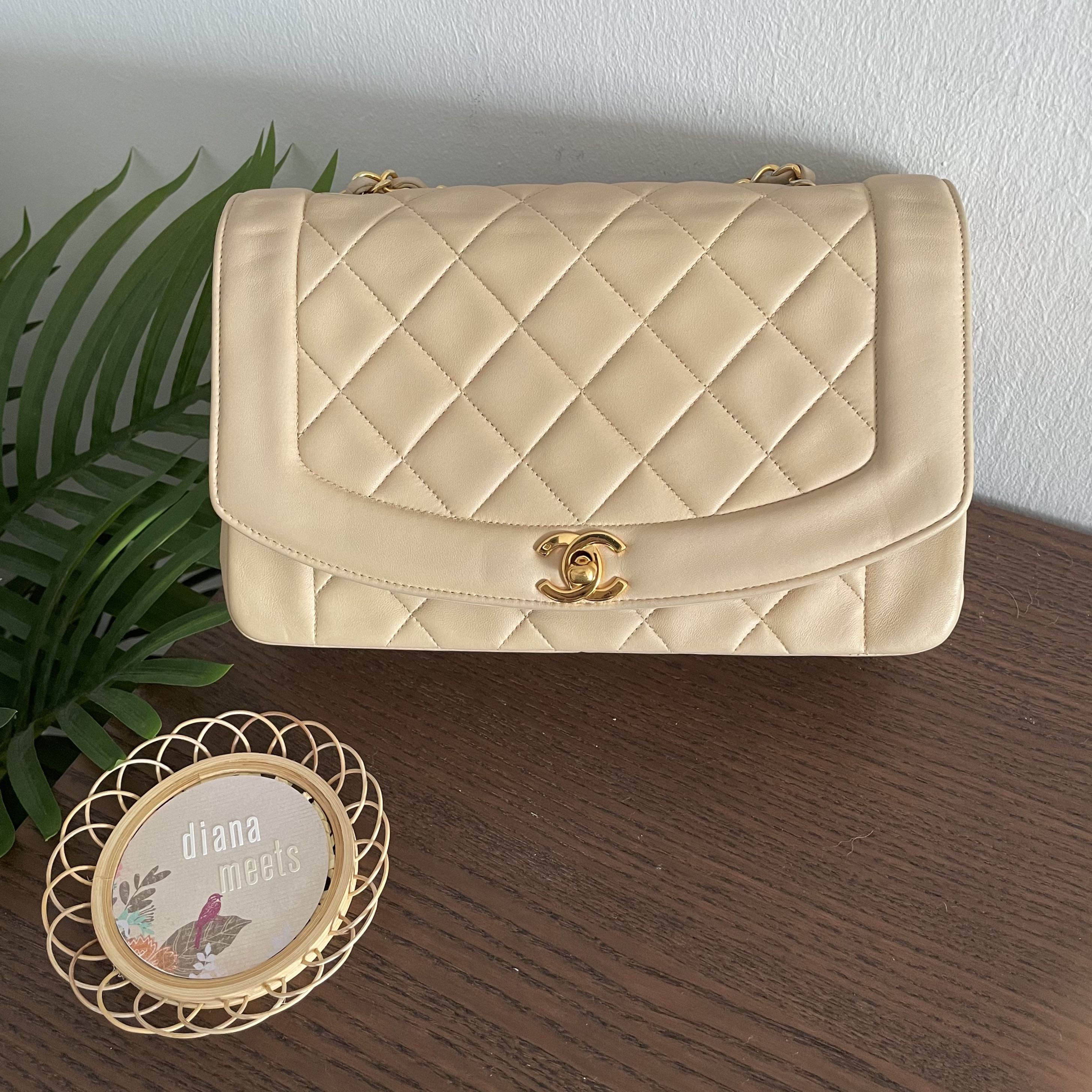 Diana leather crossbody bag Chanel Beige in Leather - 39051410
