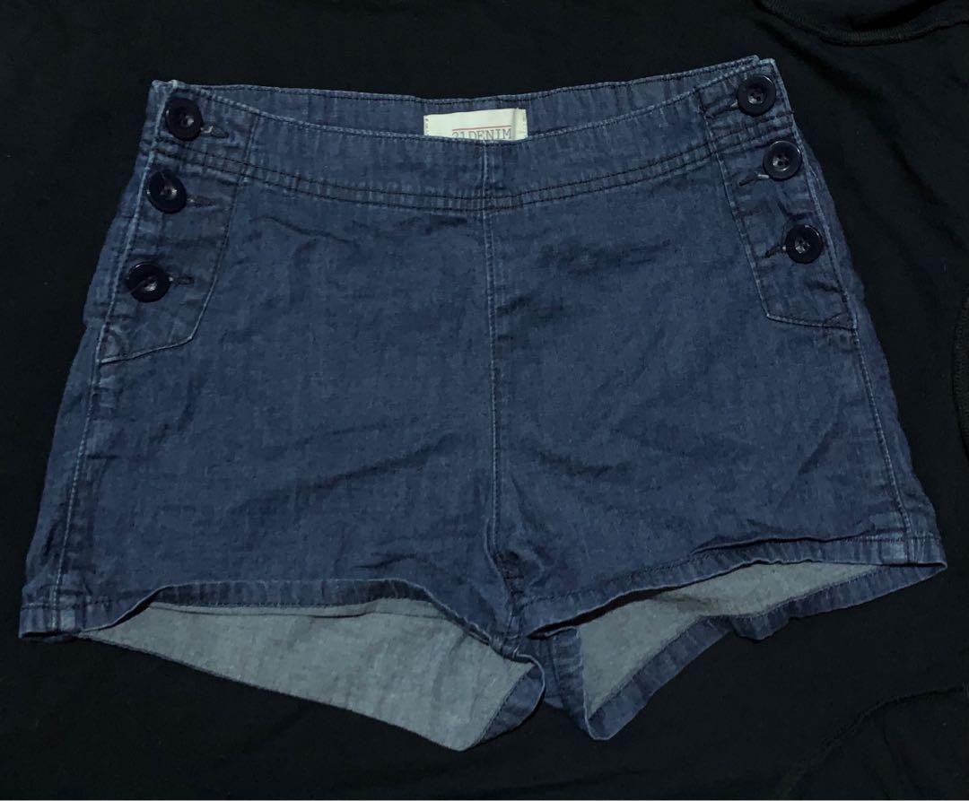 Highwaist Soft Denim Shorts (Category: Shorts) located in Lapu Lapu. Submitted by declutterdclutter (Listing ID 1084531672, Image 1). Description: No damage 10/10 Size 26-27.