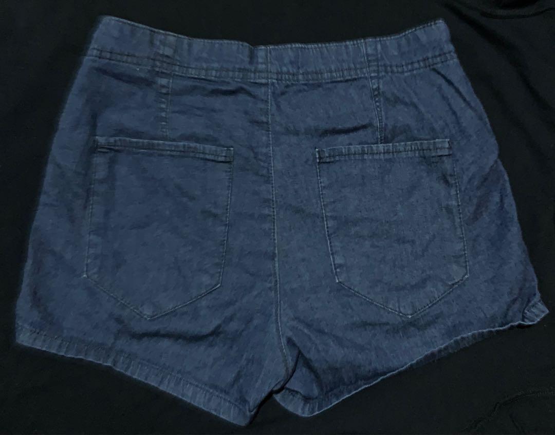 Highwaist Soft Denim Shorts (Category: Shorts) located in Lapu Lapu. Submitted by declutterdclutter (Listing ID 1084531672, Image 2). Description: No damage 10/10 Size 26-27.