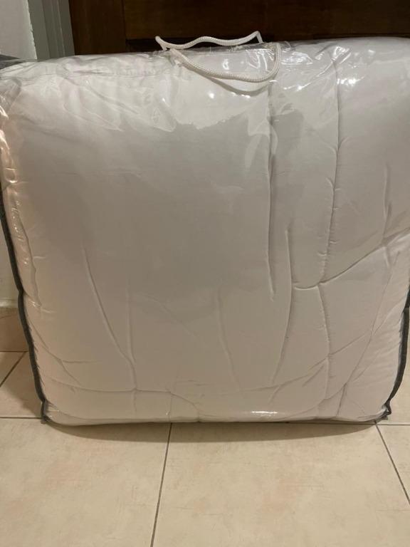 JEAN PERRY King Pearl Soft Quilt, Furniture & Home Living, Bedding