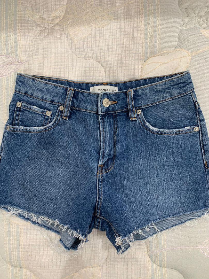 Mango short jeans, Fesyen Wanita, Pakaian Wanita, Bawahan di Carousell