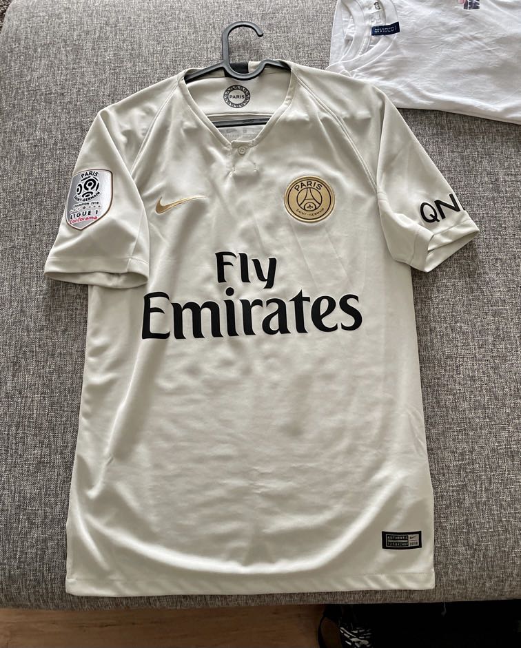 Psg away clearance jersey 2018