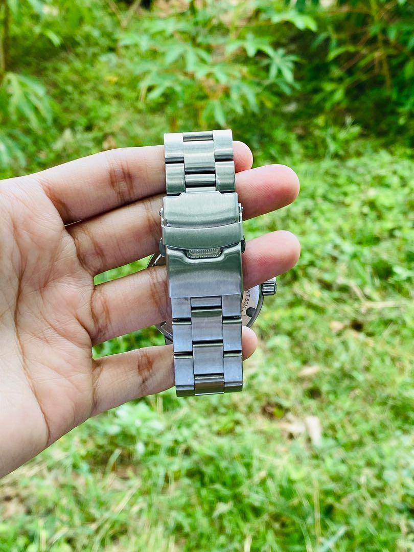 ORIS WATCH (Category: Men's Watches) located in Manila. Submitted by clicksmileph (Listing ID 1084694037, Image 3). Description: ⚜️ 𝗢𝗥𝗜𝗦 𝗪𝗔𝗧𝗖𝗛 ⚜️ "Rare Find" Authentic Oris Watch Movement: Automatic Dial: Black Material: Silver Stainless Steel Case size: 40mm Condition: 8.5/10 -> Pass to low offers ⌚️Watch with Presentation box 🤝Meet-up SM Baliuag Trinoma / SM San Lazaro by appt 🚚LBC Cash on Delivery/Bank transfer 35,000 php 📩Direct M