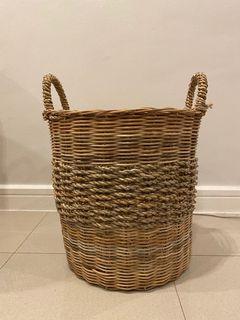 Rattan plant basket with handle
