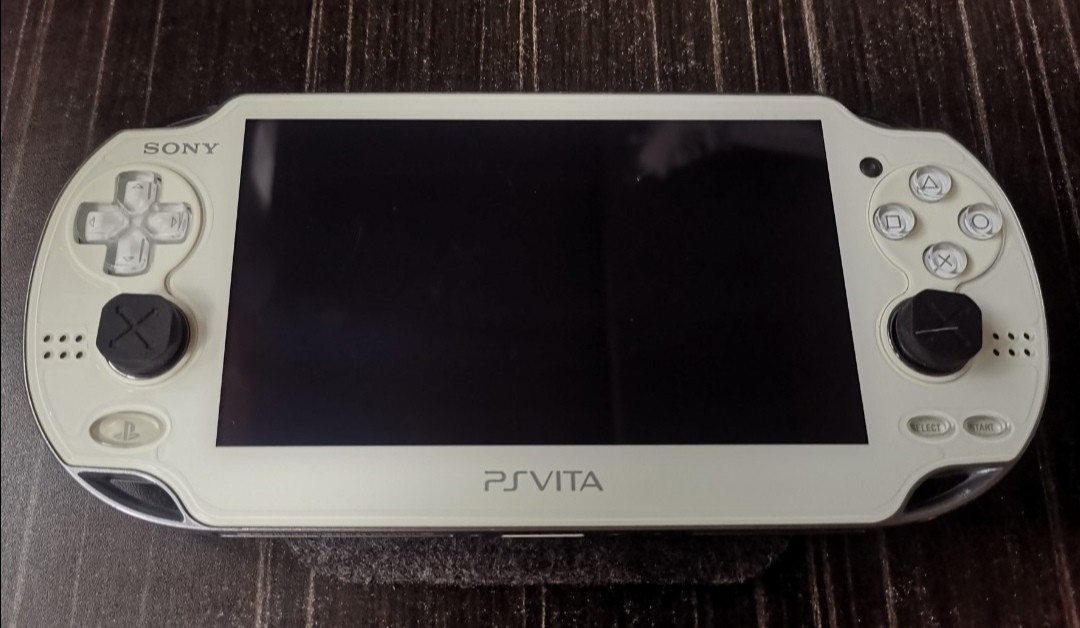 Sony PS vita 1000 white, Video Gaming, Video Game Consoles