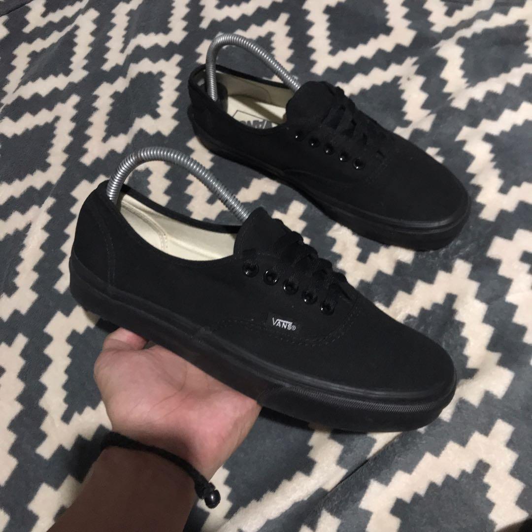 Vans authentic store triple black