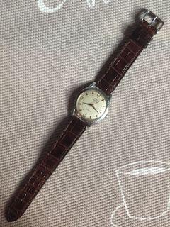 vintage manual wind  timepiece