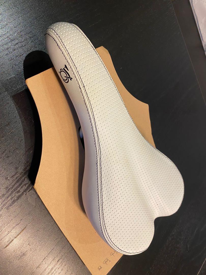 Brompton shop white saddle