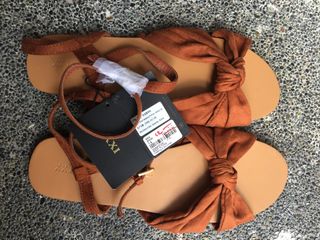 (Category: ) located in . Submitted by clotheshoppe (Listing ID 1079279410, Image 1). Description: .
