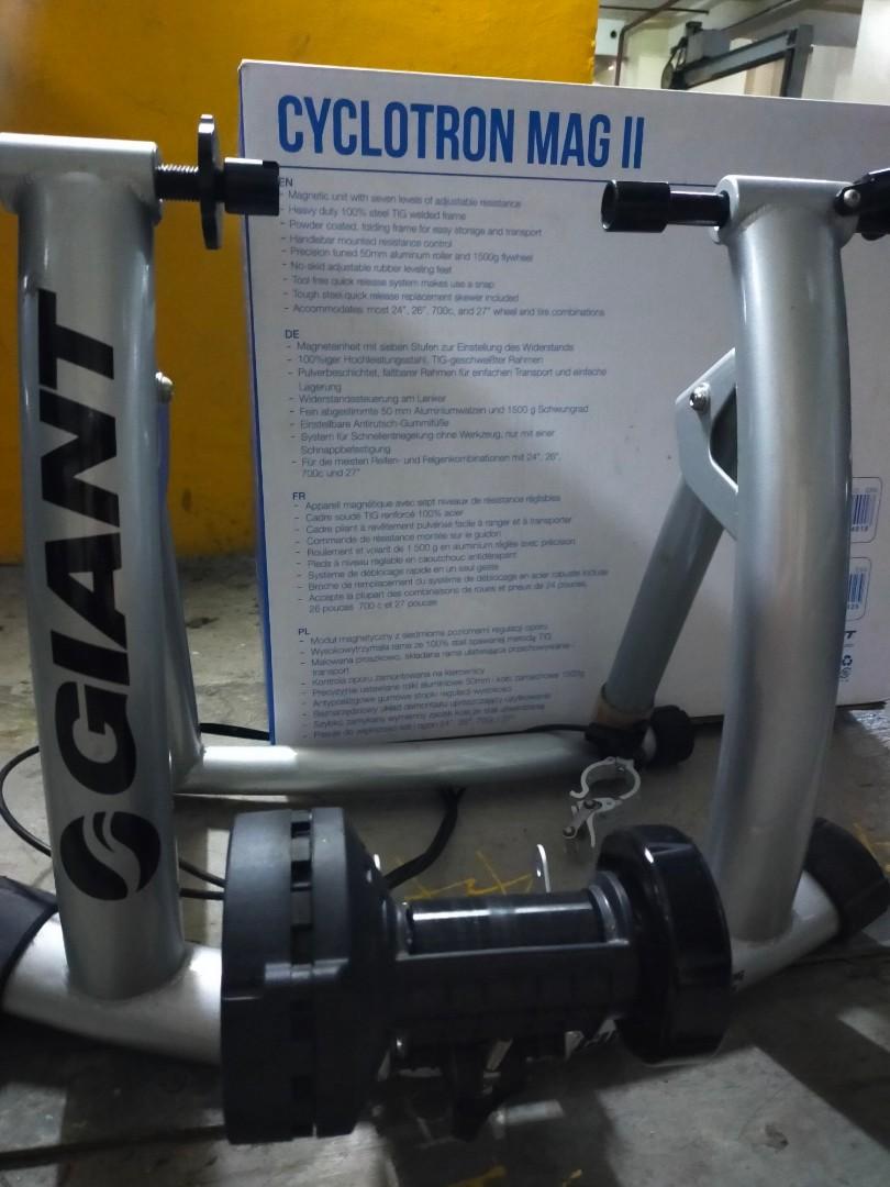Cyclotron bike trainer top