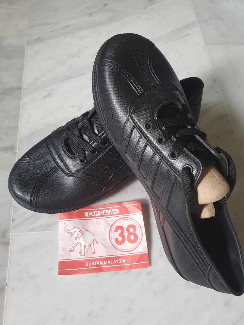 Kampong Adidas with Studs, Men's Fashion, Footwear, Sneakers on Carousell