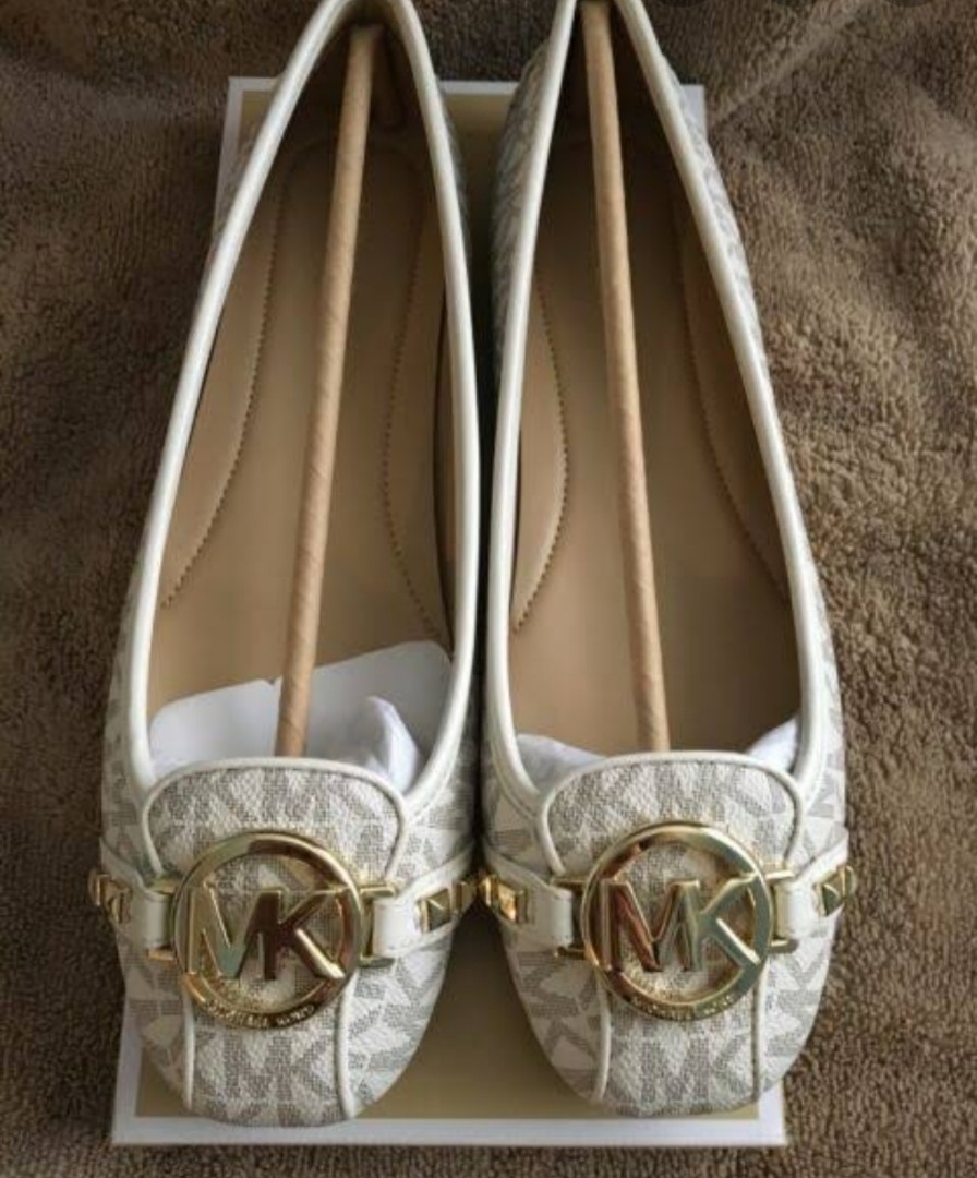 MICHAEL KORS FULTON VANILLA SIZE  and 8, Women's Fashion, Footwear,  Flats & Sandals on Carousell