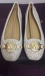 (Category: ) located in . Submitted by cheapluxcloset (Listing ID 1079336692, Image 1). Description: .