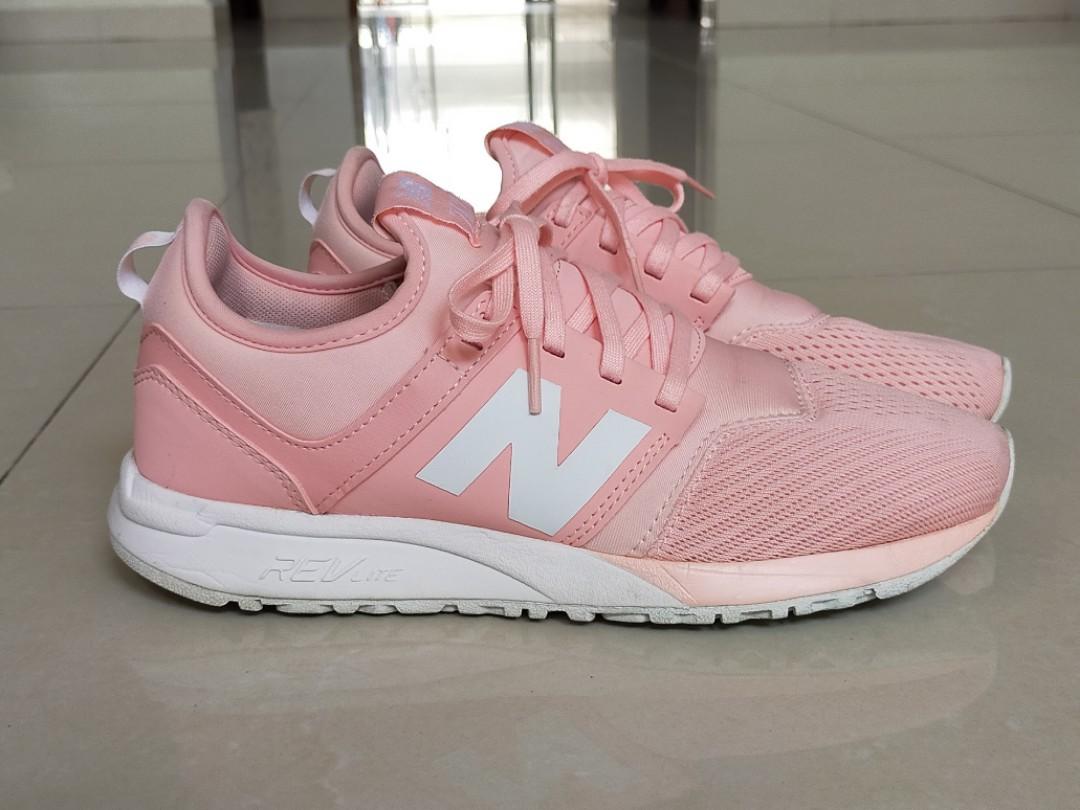 womens new balance shoes pink
