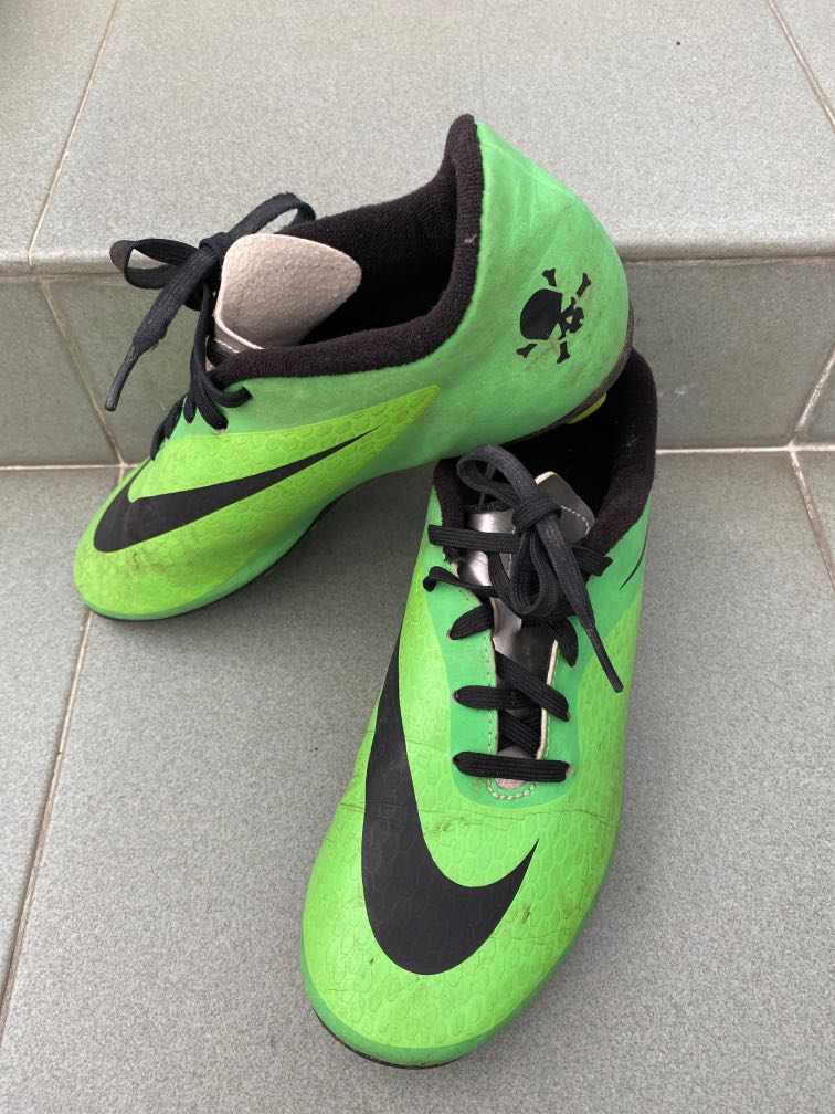 Nike Soccer Boots, Women's Fashion, Footwear, Sneakers on Carousell