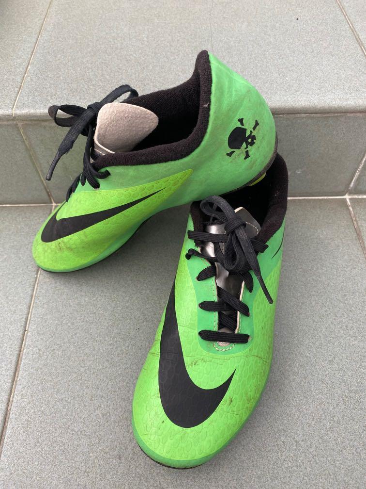 Nike Soccer Boots, Women's Fashion, Footwear, Sneakers on Carousell