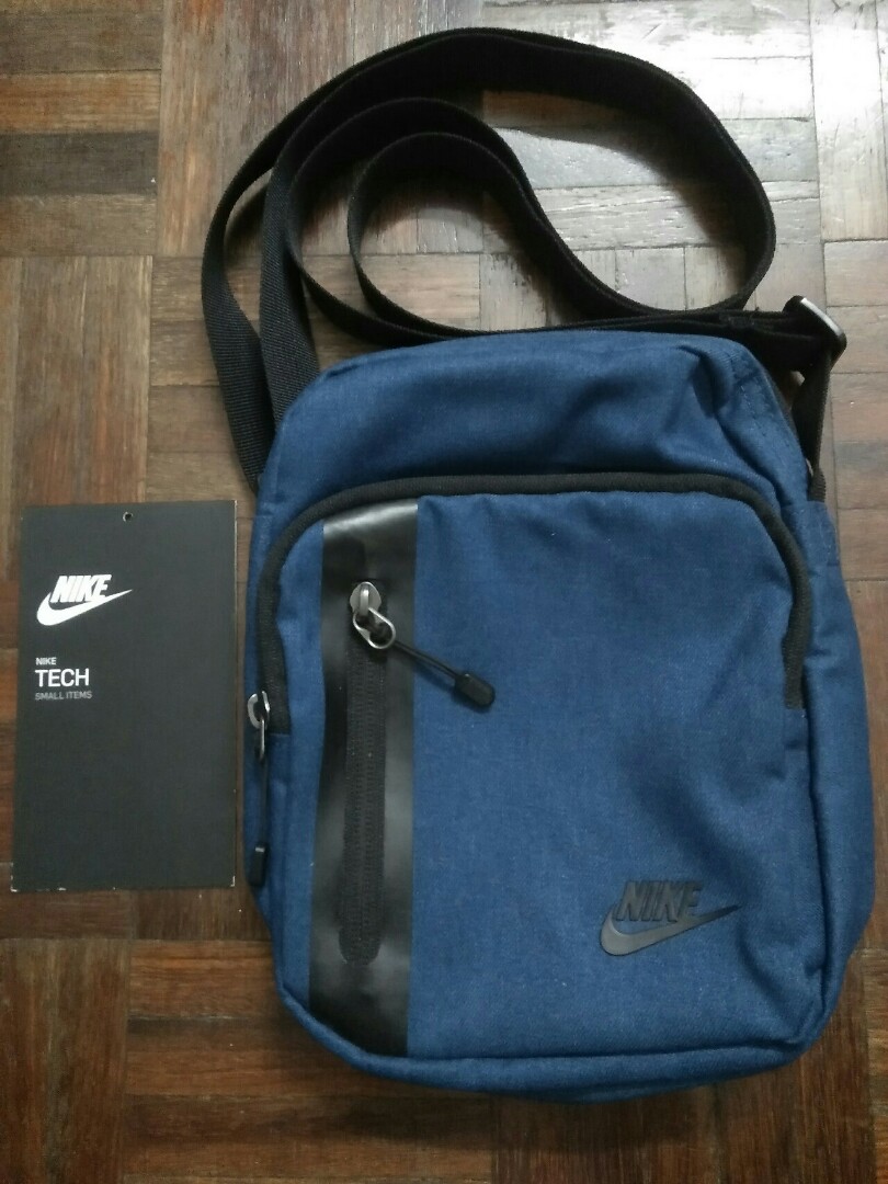 Nike on sale tech small