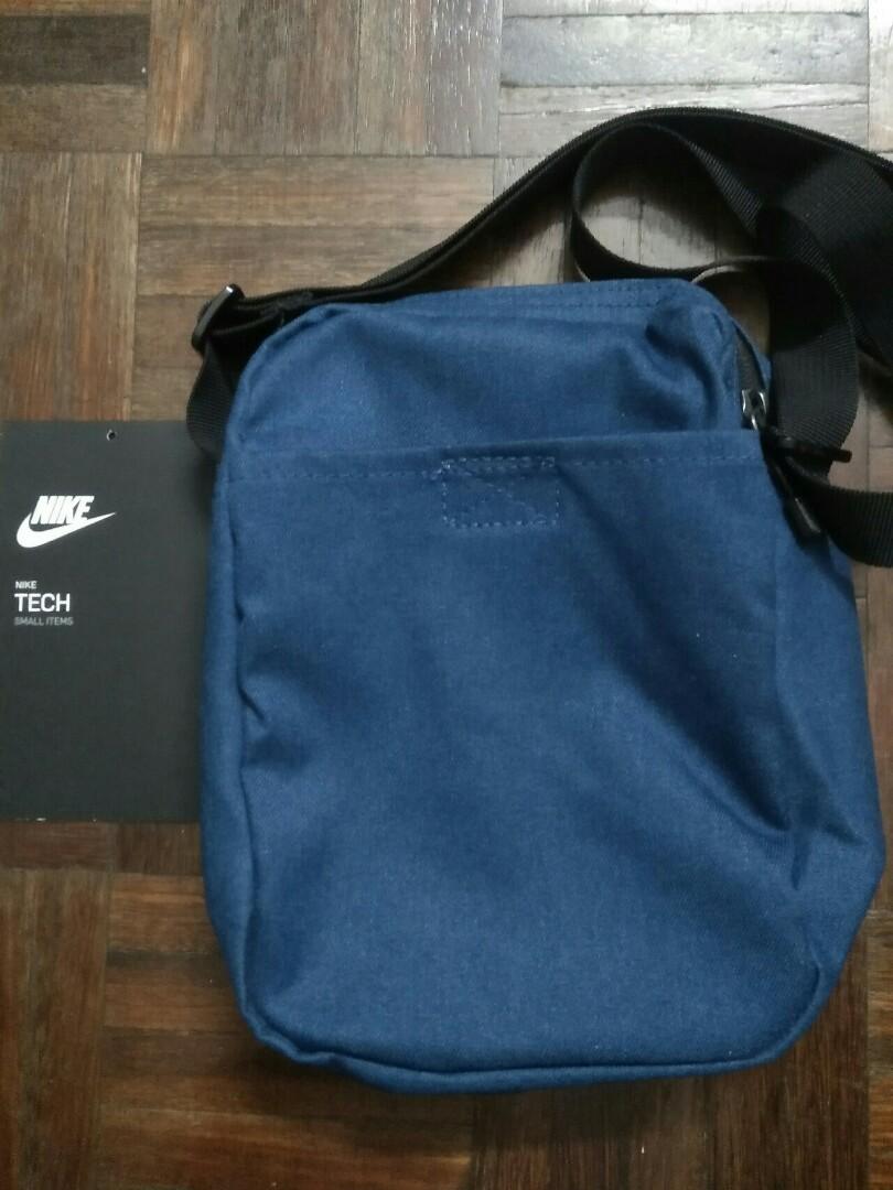 Nike tech small items top messenger bag