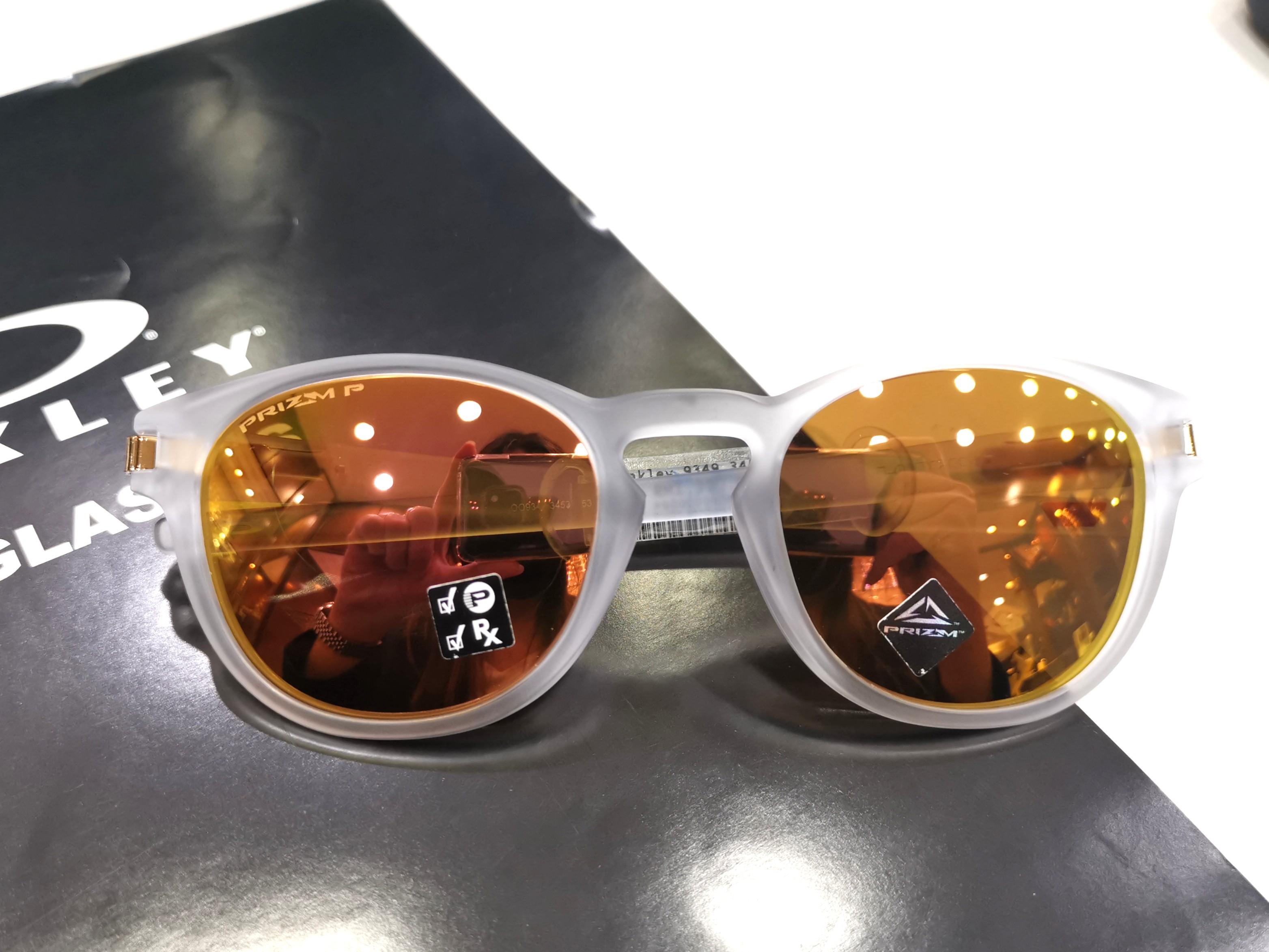 Oakley 2024 latch gold