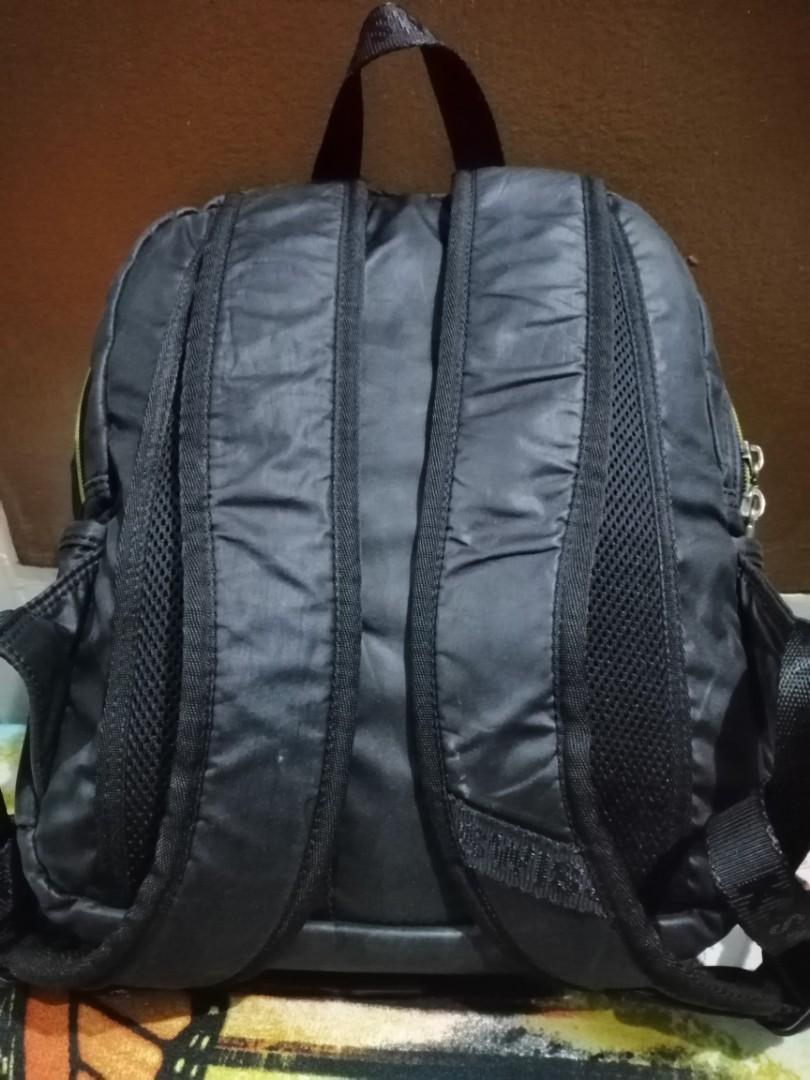 Original K-Swiss Backpack (Category: Backpacks) located in Pasay City. Submitted by wearwithflair_1531 (Listing ID 1079221633, Image 2). Description: Original preloved K-Swiss medium black backpack, has minimal signs of usage. In a very good condition.