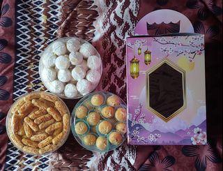 Paket isi 3,kastangel, nastar, putri salju.. Toples 500gr..dapat box nya