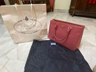 Prada Galleria Lux Small in Black Saffiano Leather, Luxury, Bags & Wallets  on Carousell