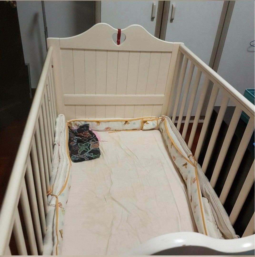 Free Preloved cot in good condition, Babies & Kids, Baby Nursery