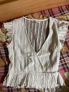 Pull& bear 荷葉邊上衣64203305663491110