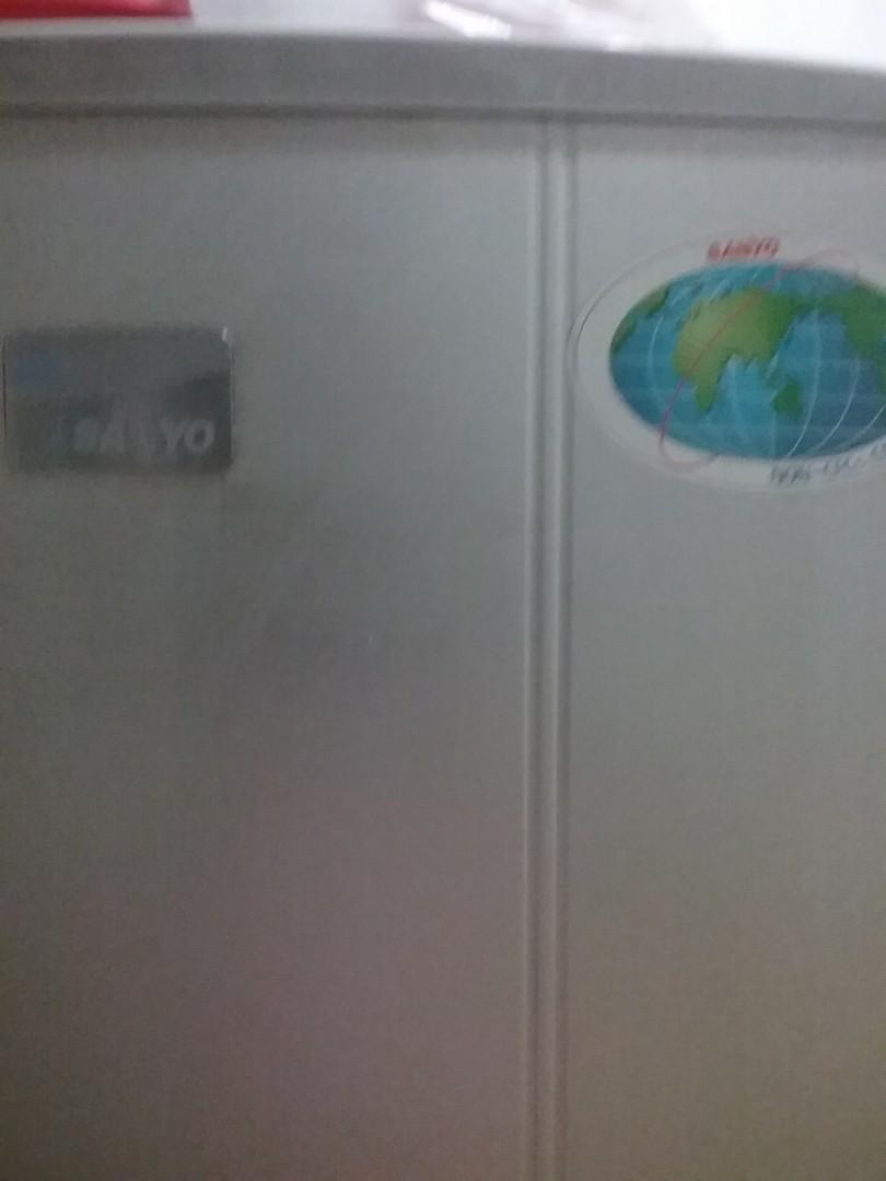 Sanyo 2 door refrigerator (Category: Refrigerators and Freezers) located in Manila. Submitted by apoloniaa.apolinar (Listing ID 1079272426, Image 3). Description: Sanyo 2 door refrigerator 10 cubic feet good for store,can make 40 packs of ice per day pickup in Marikina ,chat online.
