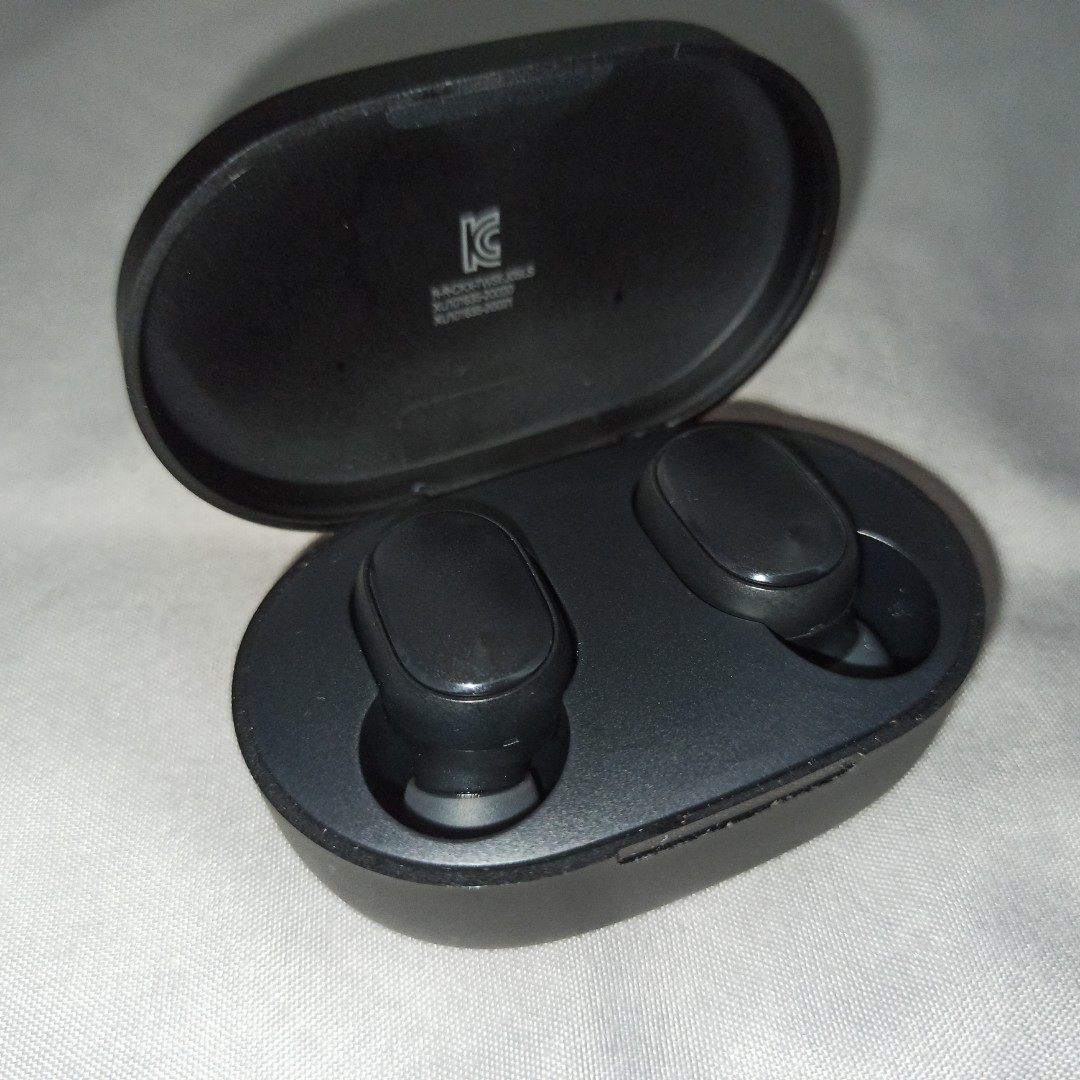 SECOND - Xiaomi Mi True Wireless TWS Earbuds Basic 2 Mic Ganda  Environmental Noise, Telepon Seluler \u0026 Tablet, Aksesoris Tablet \u0026  Handphone, Aksesoris Ponsel di Carousell