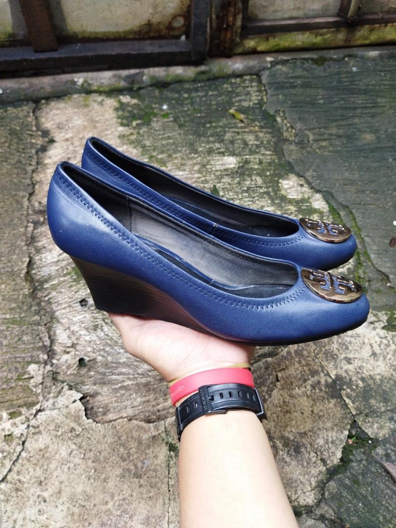 tory burch wedges original size 39, Fesyen Wanita, Sepatu di Carousell